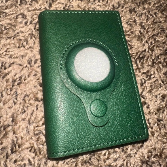 NWOT Green Leather Card Holder with Airtag Slot - Picture 1 of 4
